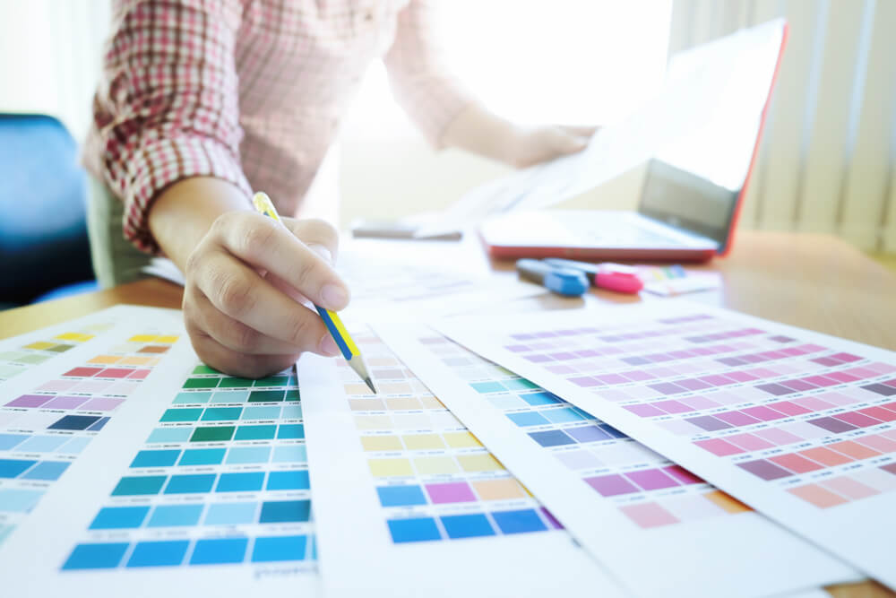 graphic-designer-at-work-color-swatch-samples